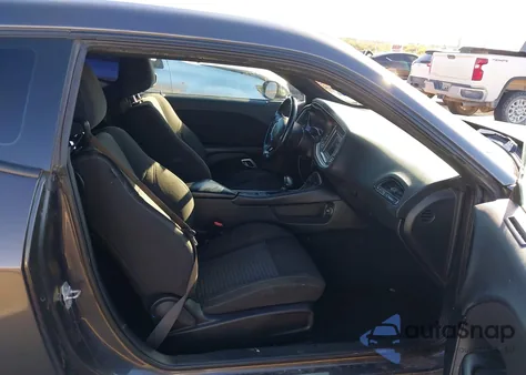 2021 Dodge Challenger Sxt z USA, uszkodzony, nr VIN 2C3CDZAG0MH646064